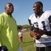 Magic Johnson et Terrell Owens lors du camp d'entraînement des Dallas Cowboys le 6 août 2008