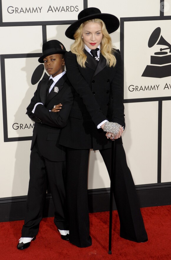 Madonna et son fils David arrivent au Staples Center pour la 56e édition des Grammy Awards. Los Angeles, le 26 janvier 2014.