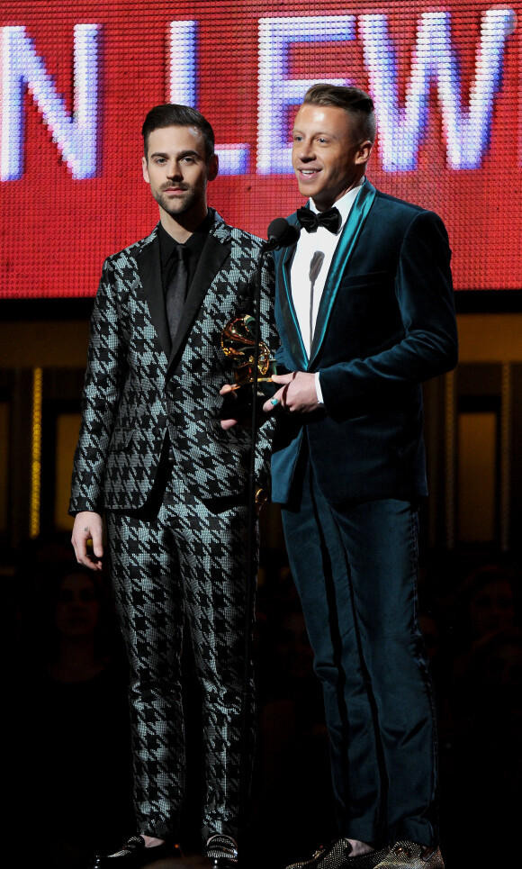 Ryan Lewis et Macklemore sur scène pour le prix de Révélation de l'Année lors de la 56e édition des Grammy Awards. Los Angeles, le 26 janvier 2014.