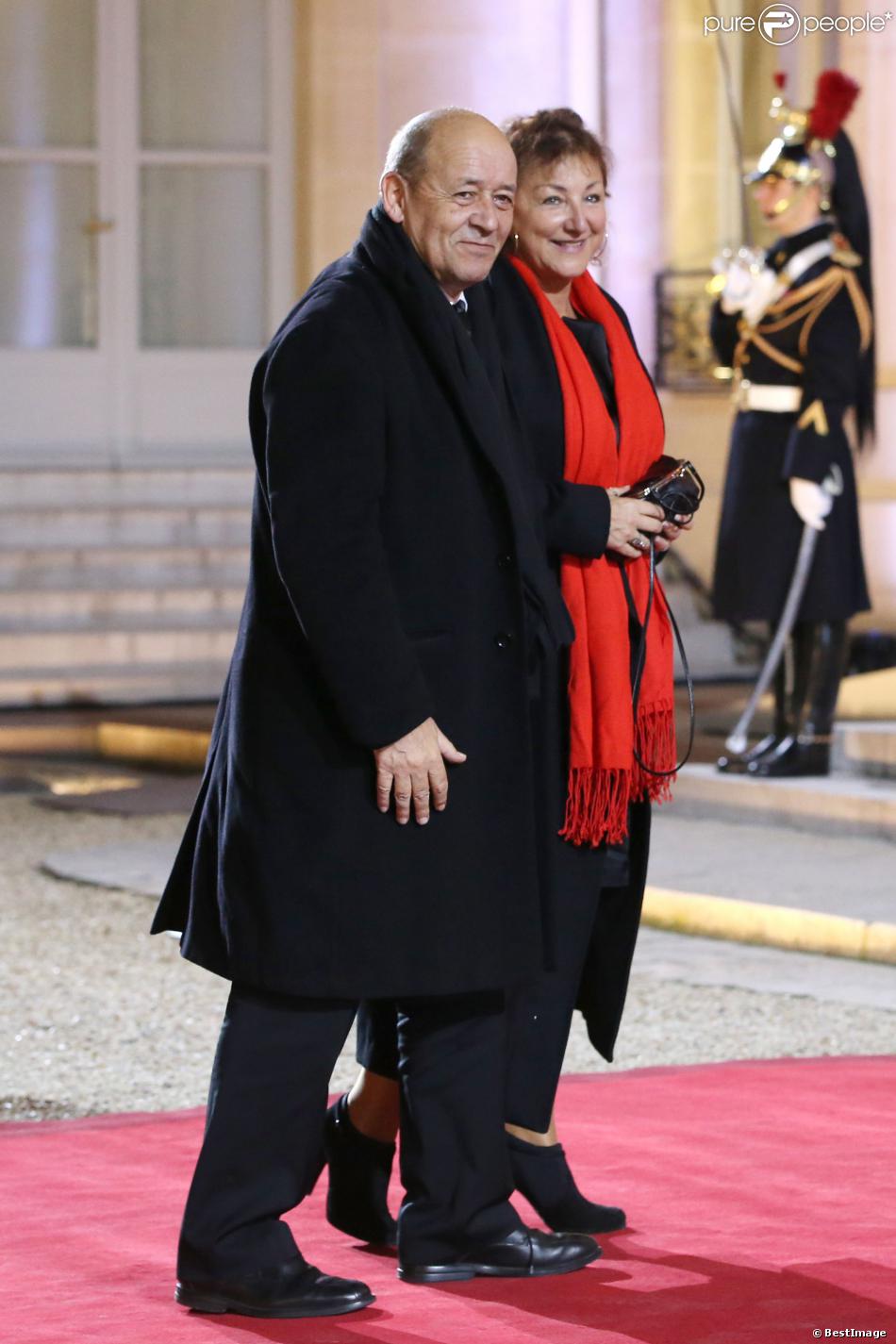 Jean-Yves Le Drian et sa femme Maria Vadillo, épousée en secondes noces, à l&#039;Elysée à Paris le 6 décembre 2013.
