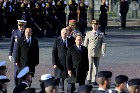Admiral et chef d'état-major des armees Edouard Guillaud, Jean-Yves Le Drian, François Hollande, Jean-Marc Ayraultà Paris, le 11 novembre 2013