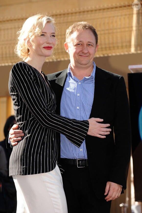 Cate Blanchett recevant son étoile sur le Walk of Fame à Hollywood, en compagnie de son mari Andrew Upton, le 6 décembre 2008