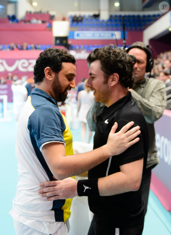 Michael Youn, Cyril Hanouna à l'occasion d'un match caritatif en marge du 22e Open de tennis GDF SUEZ au Stade Pierre de Coubertin à Paris le 28 Janvier 2014.