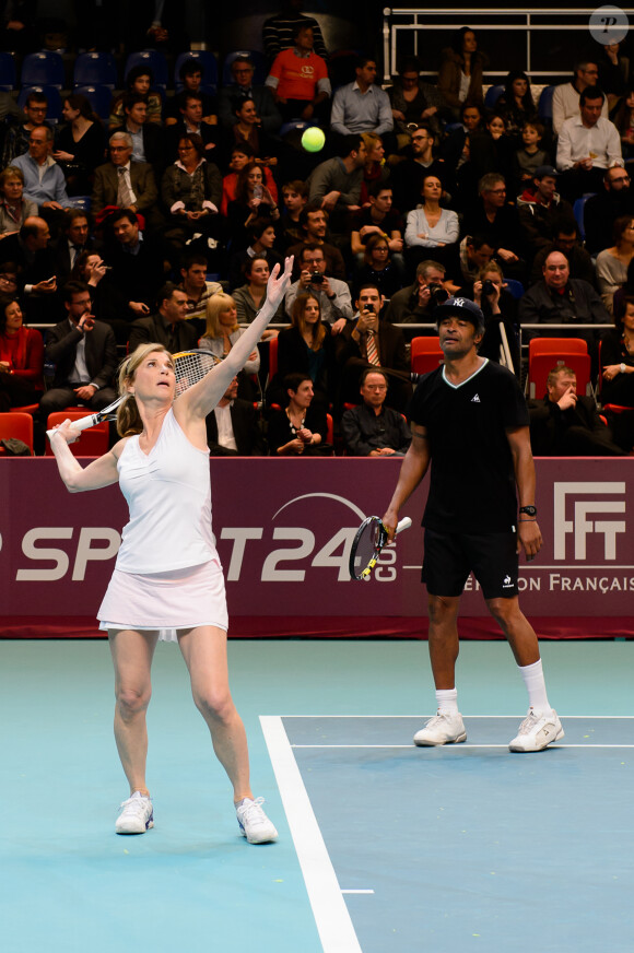 Michèle Laroque, Yannick Noah à l'occasion d'un match caritatif en marge du 22e Open de tennis GDF SUEZ au Stade Pierre de Coubertin à Paris le 28 Janvier 2014.