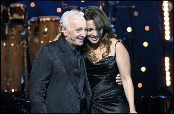 Charles Aznavour et Hélène Ségara au concert du chanteur à l'Opéra Garnier, à Paris, le 17 février 2007.