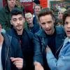 Le groupe One Direction dans le clip de Midnight Memories.