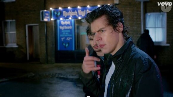 Harry Styles, de One Direction dans le clip de Midnight Memories.