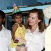 Valérie Trierweiler, lors de la visite du bidonville de Mandala à Bombay, avec l'association Action contre la faim le 28 janvier 2014