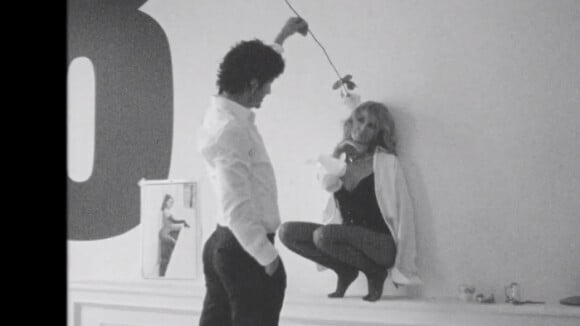 Kylie Minogue emballe Clément Sibony pour son clip ''Into the Blue''