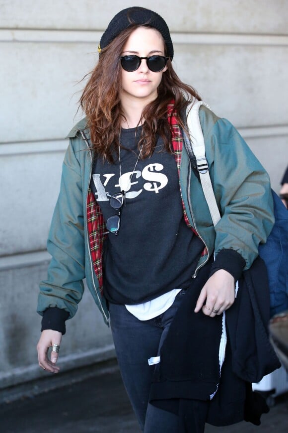 Kristen Stewart est arrivée à l'aéroport Charles de Gaulle à Roissy près de Paris, le 3 février 2014 en fin de matinée.