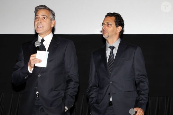George Clooney et le scénariste Grant Heslov à la première du film The Monuments Men au Ziegfeld Theatre, New York, le 4 février 2014.