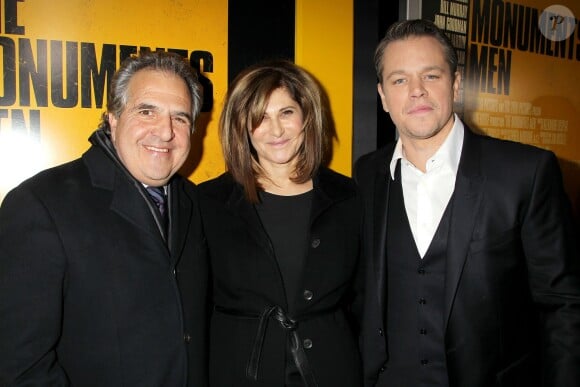 Jim Gianopulos, Amy Pascal, Matt Damon à la première du film The Monuments Men au Ziegfeld Theatre, New York, le 4 février 2014.