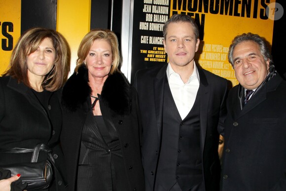 Amy Pascal, Elizabeth Gabler, Matt Damon, Jim Gianopulos à la première du film The Monuments Men au Ziegfeld Theatre, New York, le 4 février 2014.