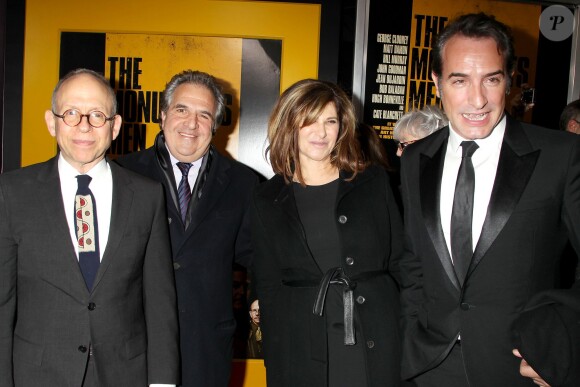 Bob Balaban, Jim Gianopulos, Amy Pascal, Jean Dujardin à la première du film The Monuments Men au Ziegfeld Theatre, New York, le 4 février 2014.