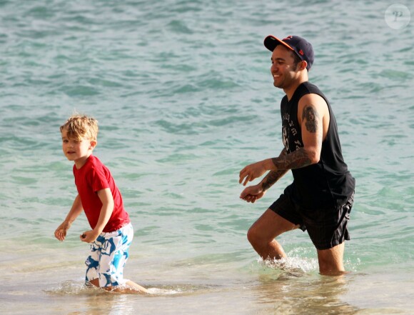 Exclusif - Pete Wentz avec son fils Bronx (5 ans) à Hawaii, le 26 janvier 2014.