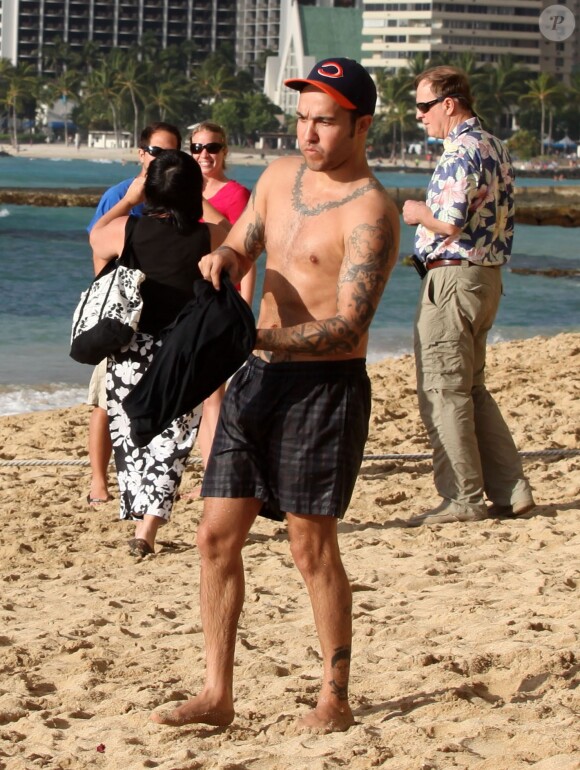 Exclusif - Pete Wentz à la plage avec son fils Bronx (5 ans) à Hawaii, le 26 janvier 2014.