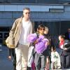 Brad Pitt, Pax - Brad Pitt et Angelina Jolie arrivent à l'aéroport de Los Angeles en provenance d'Australie avec leurs enfants, le 5 février 2014.