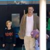 Shiloh et Brad - Brad Pitt et Angelina Jolie arrivent avec leurs 6 enfants à Los Angeles, le 5 février 2014.