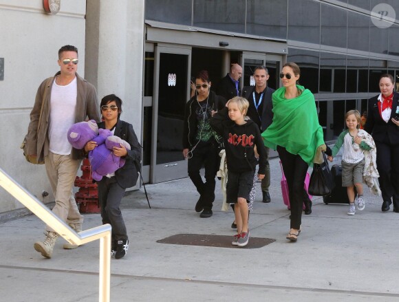 Les Brangelina arrivent au LAX, Los Angeles, le 5 février 2014.