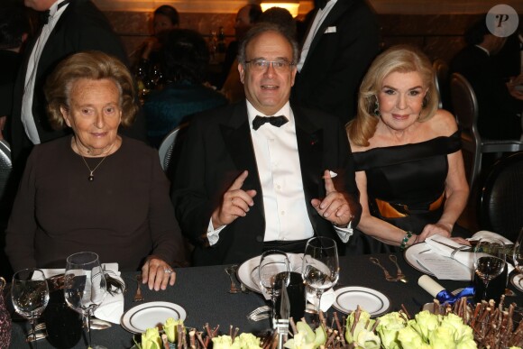 Bernadette Chirac, le professeur David Khayat et Marianna Vardinoyannis dîner de gala au profit de la Fondation AVEC au Château de Versailles, le 3 février 2014.