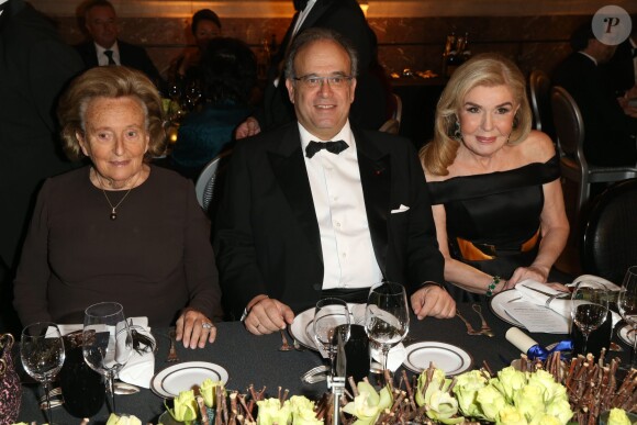 Bernadette Chirac, le professeur David Khayat et Marianna Vardinoyannis dîner de gala au profit de la Fondation AVEC au Château de Versailles, le 3 février 2014.
