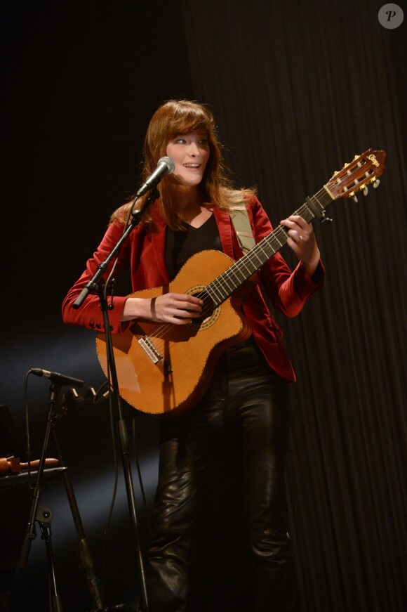 Exclusif - Carla Bruni en concert au Théâtre du Casino Enghien-les-Bains, le 31 janvier 2014.