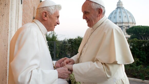 Pape François : Il se sépare de sa moto pendant que Benoît XVI change de vie...