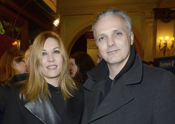 Mathilde Seigner et son compagnon Mathieu Petit à la générale de la pièce "La porte à côté" au Théâtre Édouard VII à Paris, le 10 fevrier 2014.