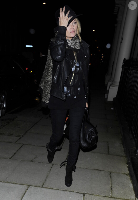 Cara Delevingne et l'inclassable Kate Moss ont fait la fête dans un club de Londres avant de finir la soirée chez la jeune Cara. Le 12 février 2014