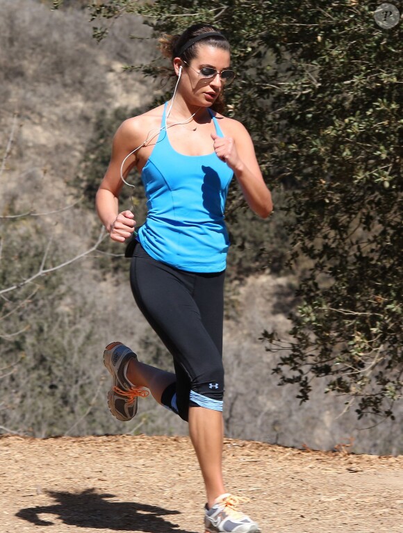 Lea Michele fait du footing au Runyon Canyon Park, à Los Angeles, le 13 février 2014.