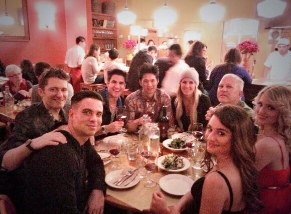 Lea Michele et ses amis de Glee, dont Dianna Agron, Darren Criss ou encore Ryan Murphy, le 31 janvier 2014.