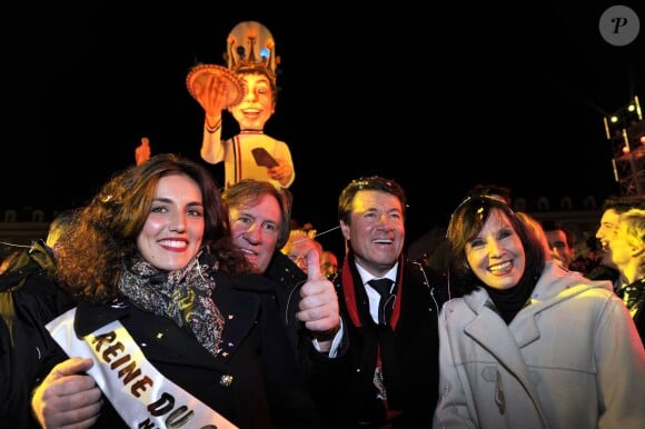 Angeline, "La Reine du Carnaval 2014", Gérard Depardieu, le maire de Nice, Christian Estrosi et Denise Fabre à la soirée d'ouverture du 130ème Carnaval de Nice, le 14 février 2014, place Masséna.