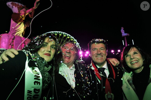 Angeline, "La Reine du Carnaval 2014", Gérard Depardieu, le maire de Nice, Christian Estrosi et Denise Fabre à la soirée d'ouverture du 130ème Carnaval de Nice, le 14 février 2014, place Masséna.