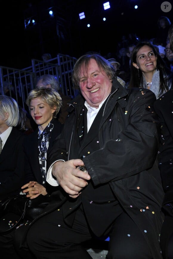 Gérard Depardieu, en charmante compagnie, à la soirée d'ouverture du 130ème Carnaval de Nice, le 14 février 2014, place Masséna.