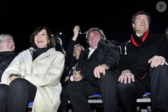 Denise Fabre, Gérard Depardieu et Christian Estrosi, le maire de Nice, à la soirée d'ouverture du 130ème Carnaval de Nice, le 14 février 2014, place Masséna.