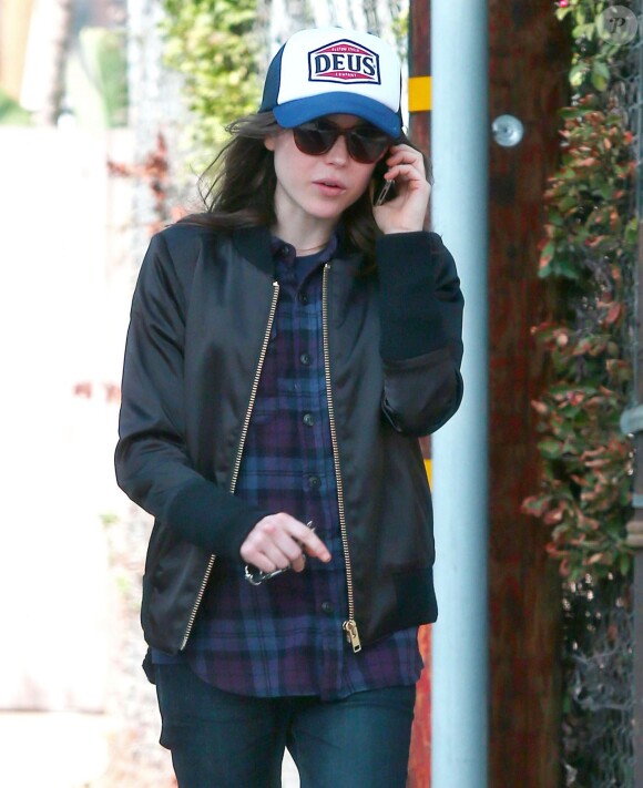Exclusif - Ellen Page dans les rues de Beverly Hills, le 10 octobre 2013.