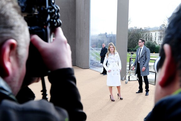 Melanie Laurent arrive au défilé Burberry Prorsum automne/hiver 2014 à Londres le 17 février 2014
