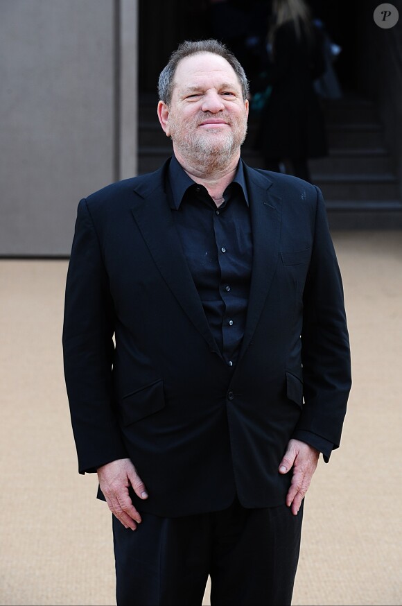 Harvey Weinstein arrive au défilé Burberry Prorsum automne/hiver 2014 à Londres le 17 février 2014