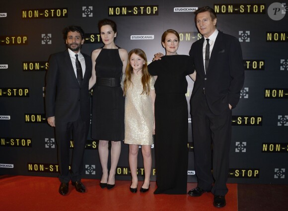 Jaume Collet-Serra, Michelle Dockery, Guest, Julianne Moore, Liam Neeson lors de l'avant-première du film "Non-Stop" au cinéma Gaumont Capucines à Paris le 27 janvier 2014