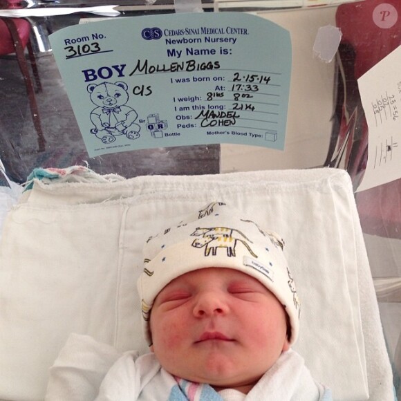 La première photo du petit garçon de Jason Biggs et Jenny Mollen, né le 15 février 2014.