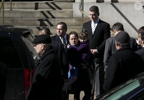 Mimi O'Donnell, la compagne Philip Seymour Hoffman et sa fille lors des obsèques de l'acteur Philip Seymour Hoffman en l'église St. Ignatius de Loyola à New York, le 7 février 2014.