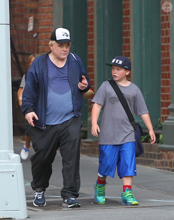 Philip Seymour Hoffman et son fils Cooper à New York le 10 septembre 2013.