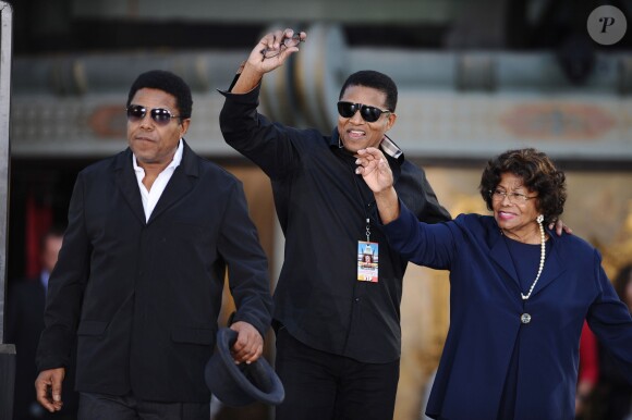 Katherine Jackson et deux de ses fils à Los Angeles, le 26 janvier 2012.