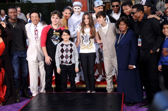 Prince, Paris and Blanket Jackson avec Justin Bieber et leur grand-mère Katherine Jackson, à Los Angeles, le 26 janvier 2012.