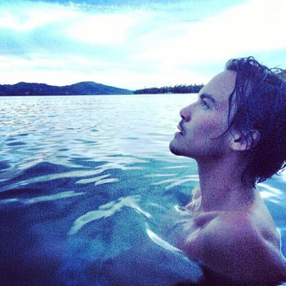 Le comédien Tyler Blackburn en vacances dans les îles Fidji, le 21 février 2014.