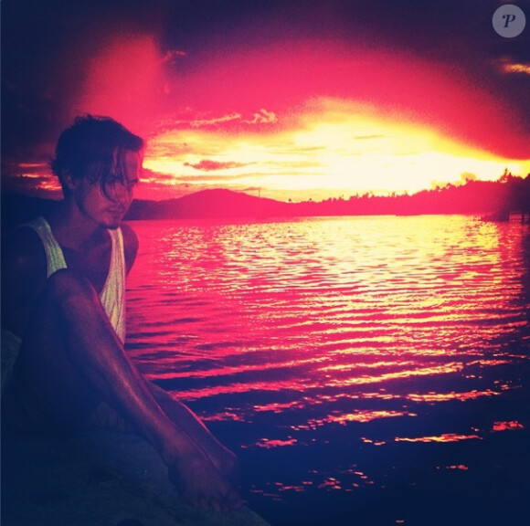 Tyler Blackburn en vacances dans les îles Fidji, le 20 février 2014.