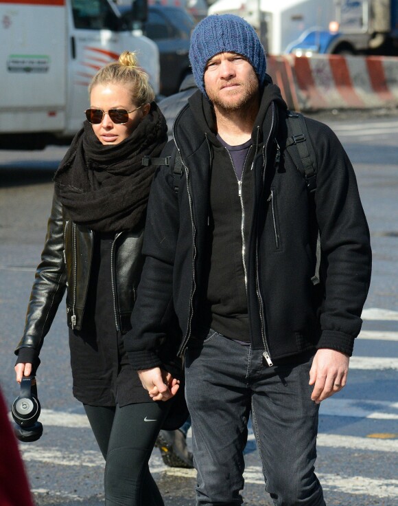 Exclusif - Sam Worthington et sa compagne Lara Bingle lors d'une balade romantique à New York, le 20 février 2014