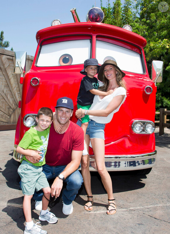Gisele Bundchen en famille à Dineyland en Californie à l'été 2013