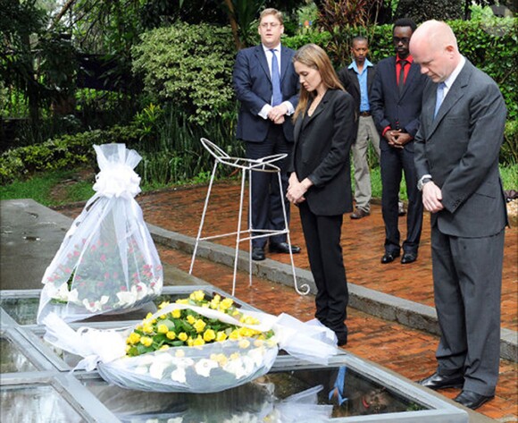 Le ministre des Affaires étrangères William Hague et Angelina Jolie au Rwanda le 27 mars 2013