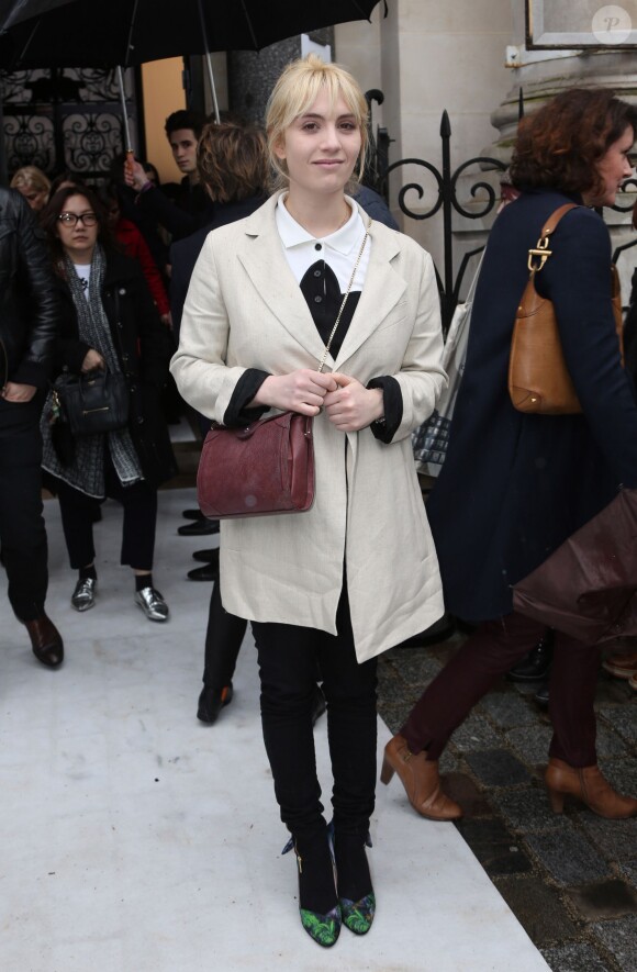 Lolita Chammah (fille d'Isabelle Huppert) a assisté au défilé Carven automne-hiver 2014-15 à la Galerie des Gobelins. Paris, le 27 février 2014.